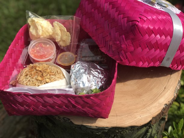 竹篮子里的科布力米图片下载