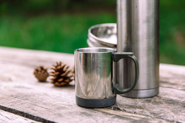 探险时间-一套探险露营装备。图片下载