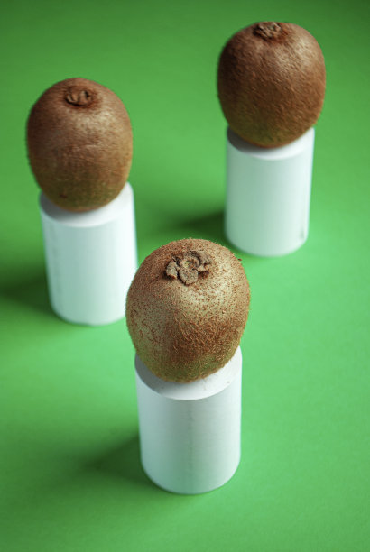 三成熟的猕猴桃。图片下载