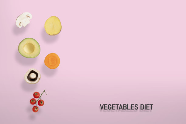 新鲜的生蔬菜漂浮在空中，蘑菇，土豆，鳄梨，胡萝卜，西红柿图片下载