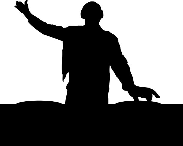 DJ举起手站在转盘前图片下载