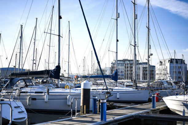 航海背景照片的游艇与索具在港口图片下载