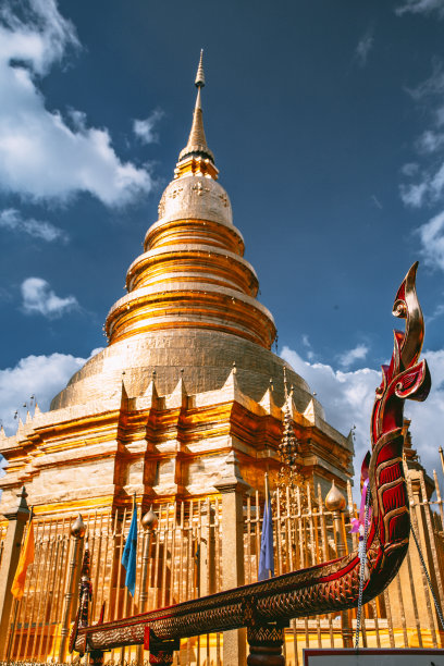 泰国清迈，兰平的瓦玛哈威汉灯节图片下载