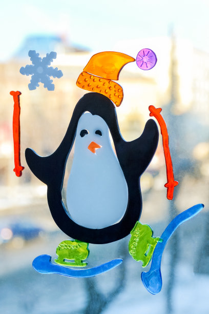 儿童的彩绘在窗户上献给新春佳节图片下载