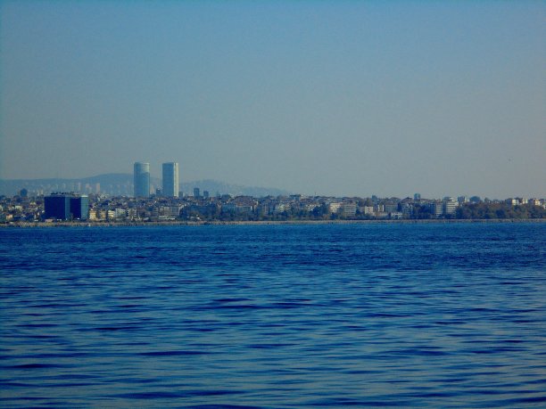 博斯普鲁斯海峡亚洲一侧，位于马尔马拉海图片下载