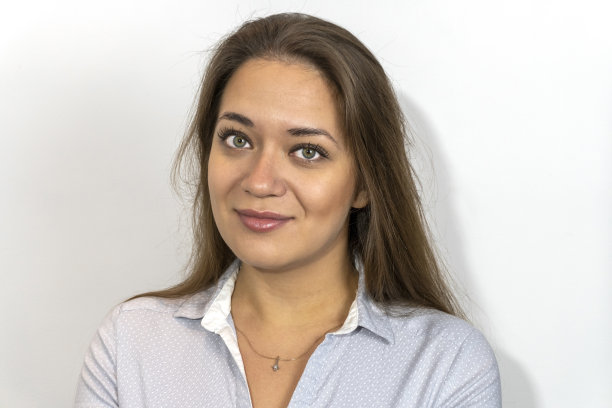 照片的一个美丽的年轻女孩特写，适合广告装饰化妆品和面部图片下载