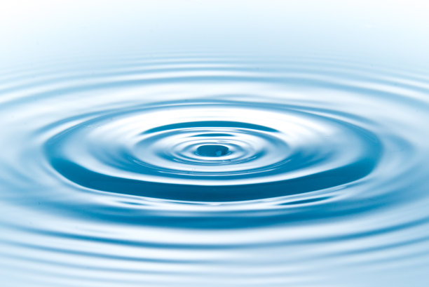 一滴水珠荡漾图片下载