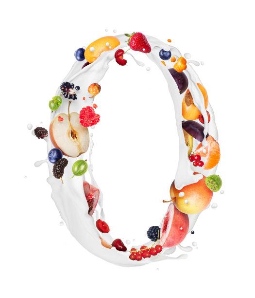 0号是用牛奶和水果和浆果做成的，孤立在白色的背景上图片下载