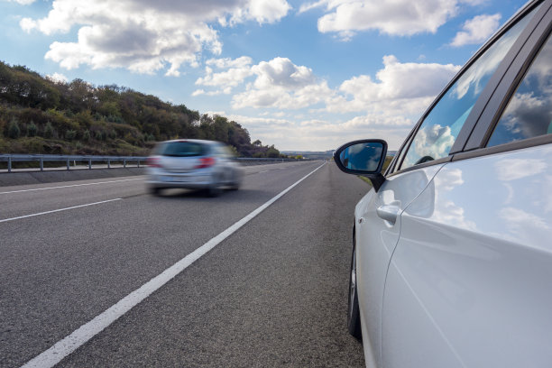在高速公路上开车图片下载
