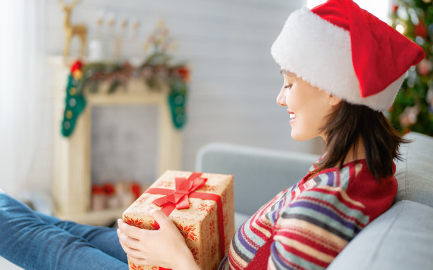 家庭庆祝圣诞节素材图片