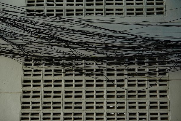 电线杆城市繁忙电缆线路图片下载