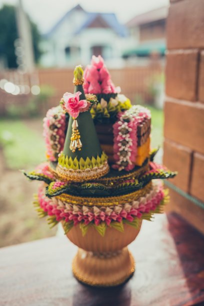 典雅的泰式婚礼，漂亮，金黄色，在婚礼上图片下载