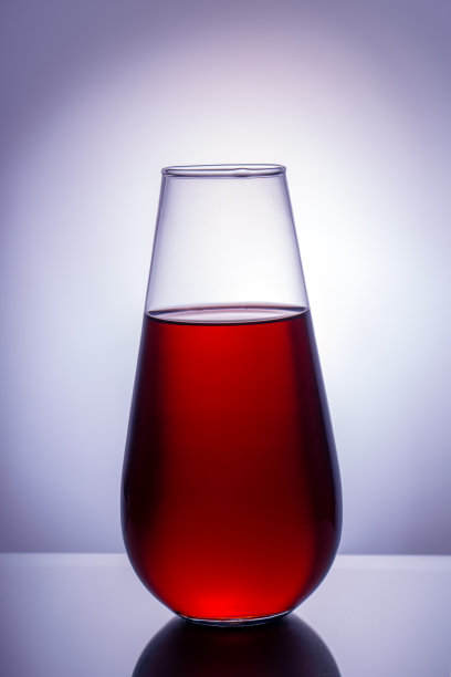 滴状玻璃容器，里面有红色液体图片下载