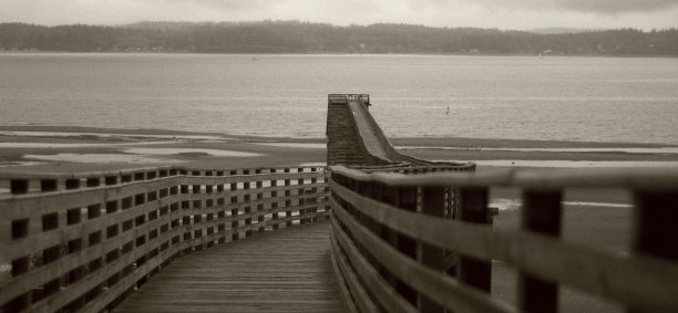 孤独的码头图片下载