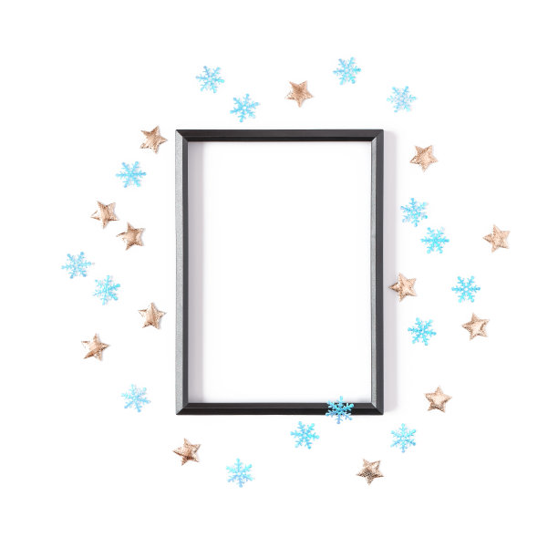 由空白黑色相框、蓝色雪花和金色星星组成的现代假日模型。简单的模板为圣诞节，新年，邀请，横幅。平铺，俯视图，复制空间。图片下载