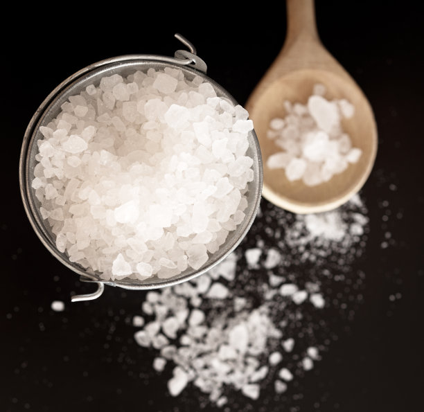 盐在黑色图片下载