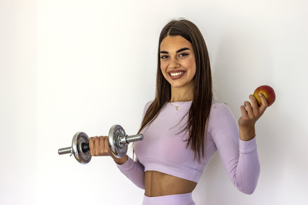运动健将，运动员用红苹果和哑铃。图片下载