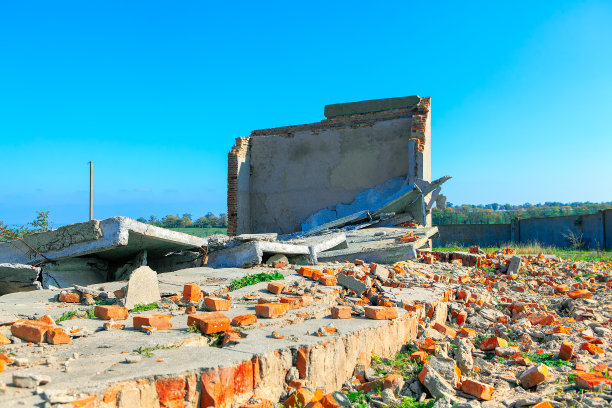 一堆碎砖和废墙图片下载