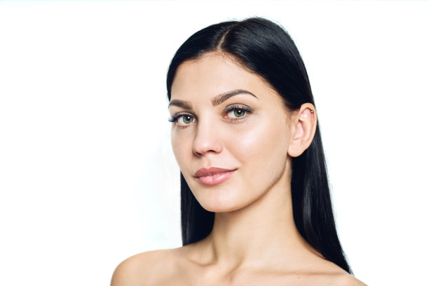 近距离的肖像美丽的脸年轻的成年妇女与干净新鲜的皮肤图片下载