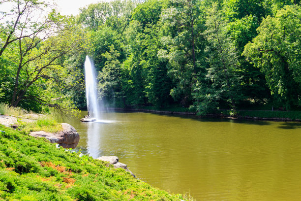 乌克兰乌曼Sofiyivka公园的蛇喷泉图片下载