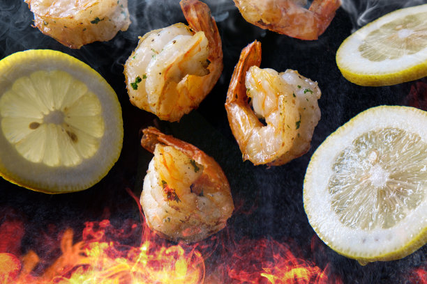 搅拌烹饪柠檬虾图片下载