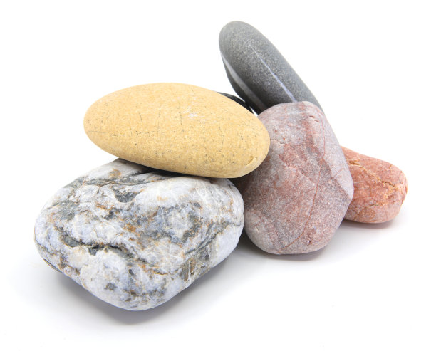 白色背景上装饰性的彩色石头图片下载