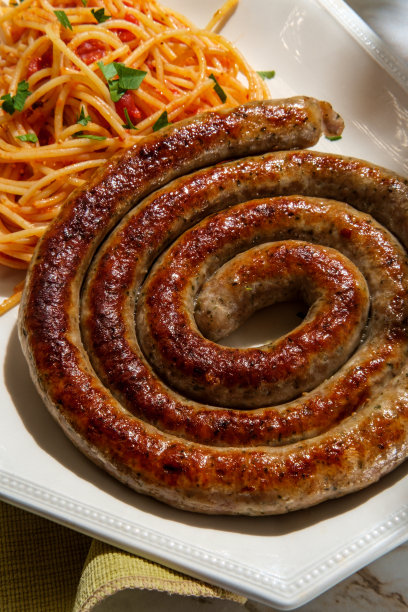 意大利螺旋香肠意大利面图片下载