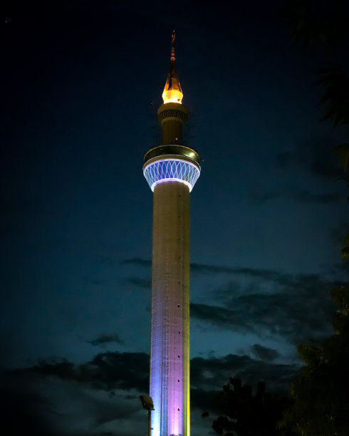 Al Akbar清真寺尖塔，泗水图片下载