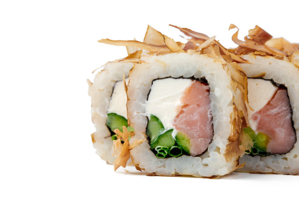 寿司卷与金枪鱼刨花孤立在白色图片下载