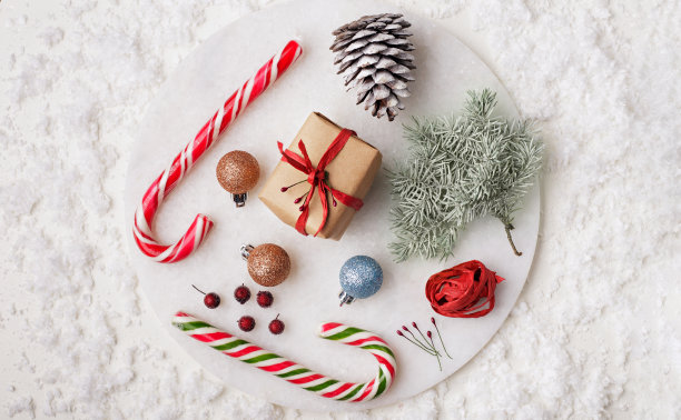 一套圣诞装饰-礼物，树，糖果手杖，浆果，松树图片下载