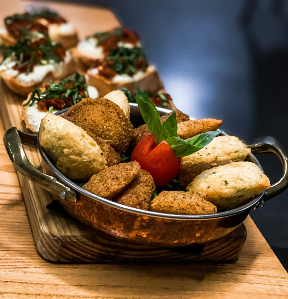 美味的厨师食物新式菜肴典型的葡萄牙油炸前菜与烤面包和奶酪烤面包摄影背景葡萄牙图片下载