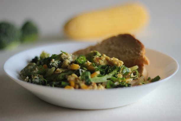 花椰菜、甜玉米、葱炒蛋。图片下载