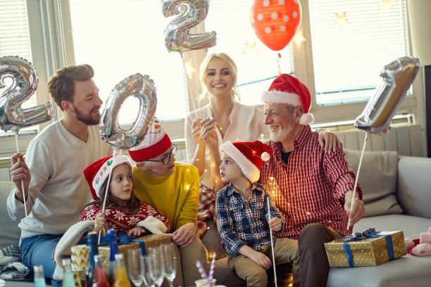 3、欢乐合家等新年。新年，假期，合家团聚的时间图片下载