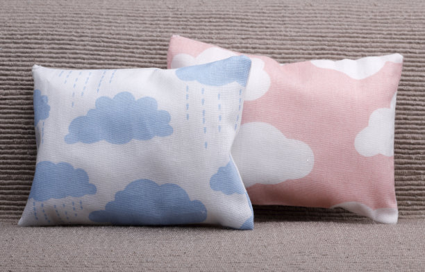 云的枕头图片下载