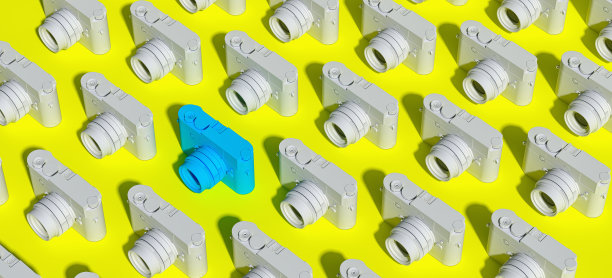 抽象插图的白色复古相机孤立的黄色。一台蓝色相机图片下载