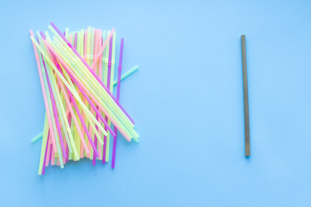 许多塑料吸管vs .一根可重复使用的竹子图片下载