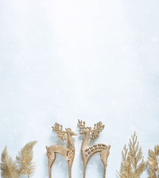 圣诞的背景是雪花飞舞的金色树叶和驯鹿图片下载