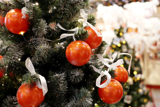 圣诞树装饰，庆祝新年图片下载