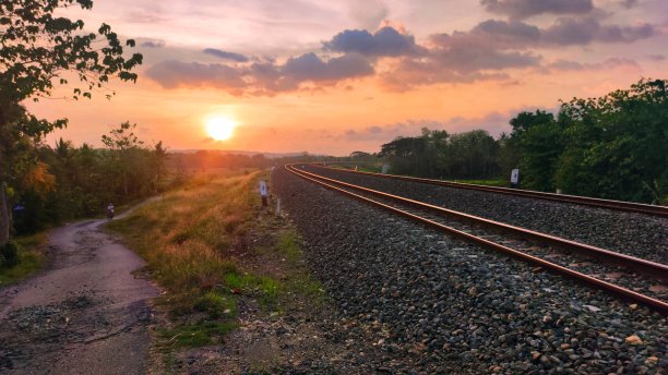 铁路上的日落图片下载