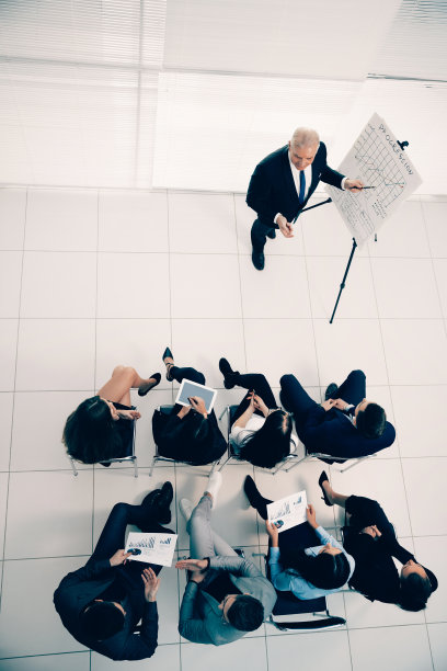 经理为业务团队做报告图片下载