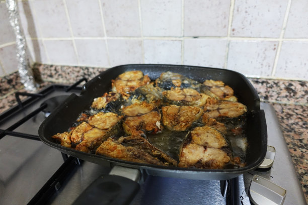 在家吃炸鱼图片下载