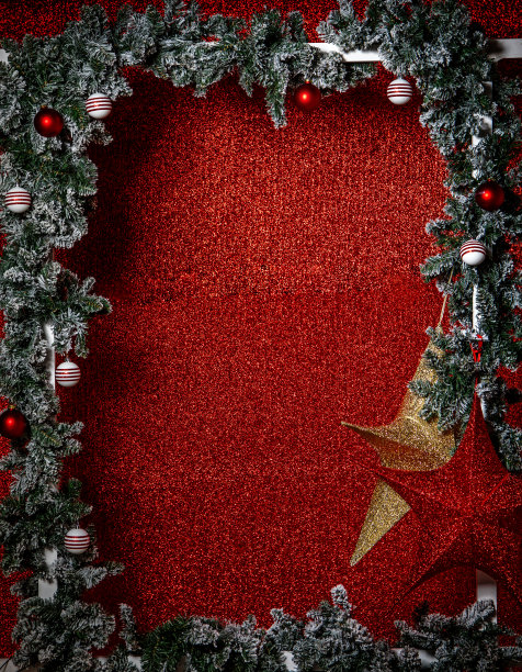 红色圣诞灵感背景图像与圣诞花环图片下载