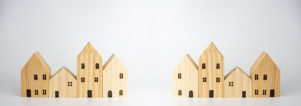 白色背景上的模拟木屋可以用作广告牌图片下载