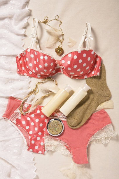以个人饰品为背景的时尚内衣图片下载