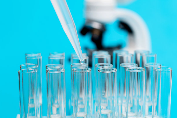 液滴到蓝色背景的试管上图片下载