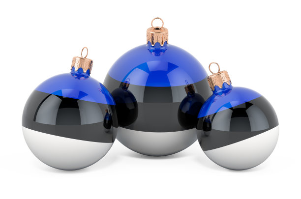 圣诞装饰物与爱沙尼亚国旗，3D渲染孤立在白色背景图片下载