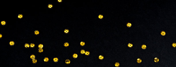 金色的闪光在黑色的背景上闪闪发光图片下载