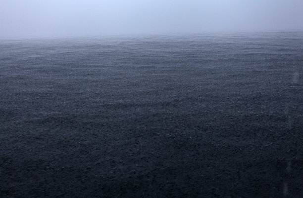 希腊，海上下雨图片下载