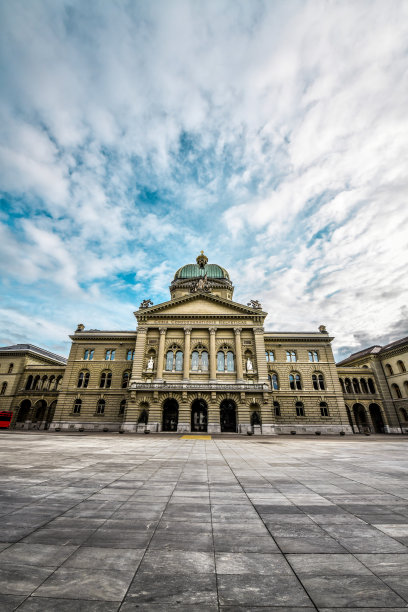 宏伟的瑞士议会大厦在伯尔尼，瑞士图片下载