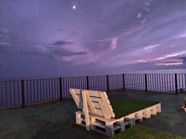 西班牙安达卢西亚马拉加Mijas海滩的日落图片下载